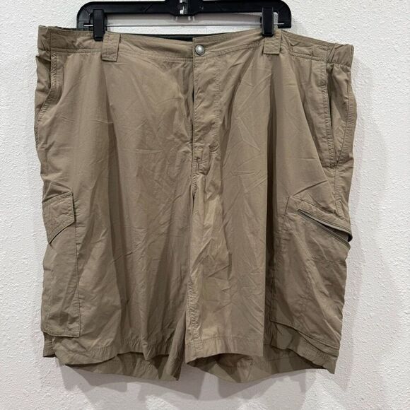 Columbia Other - Columbia  nylon men shorts 44w‎ 10L